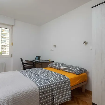 Modern City Center Apartment Omiš