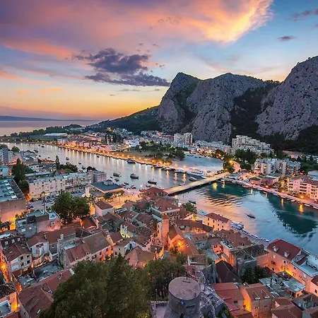 Modern City Center Omiš